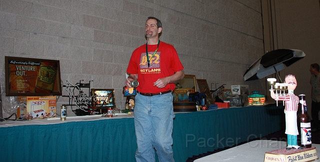 2009TAT_ 497.jpg - Rob Smits takes a can.